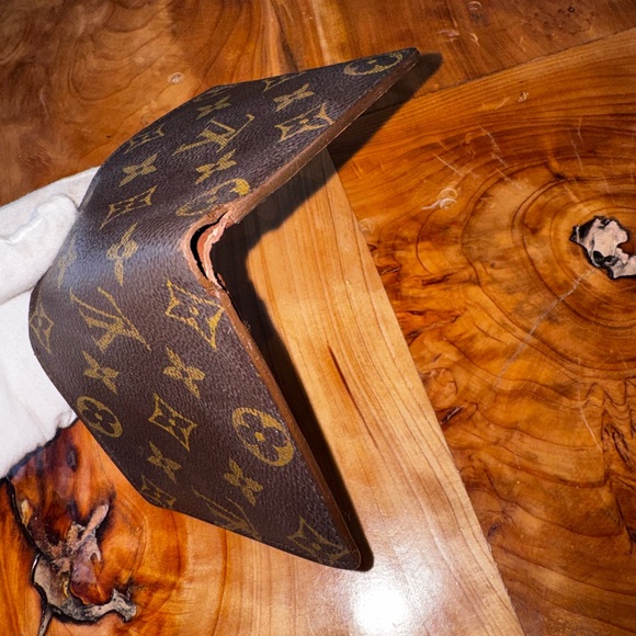 men’s monogram bifold wallet
vintage - Picture 3 of 13